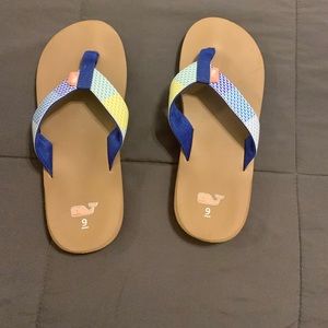 vineyard vines women’s flip flops size 9